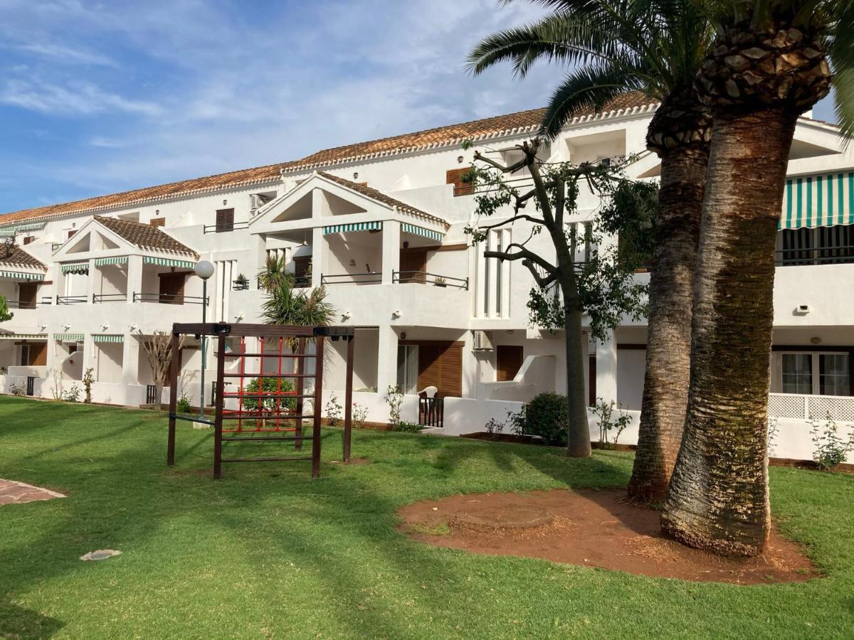 Chalet Adosado En Urbanizacion Con Precioso Jardin دينايا المظهر الخارجي الصورة