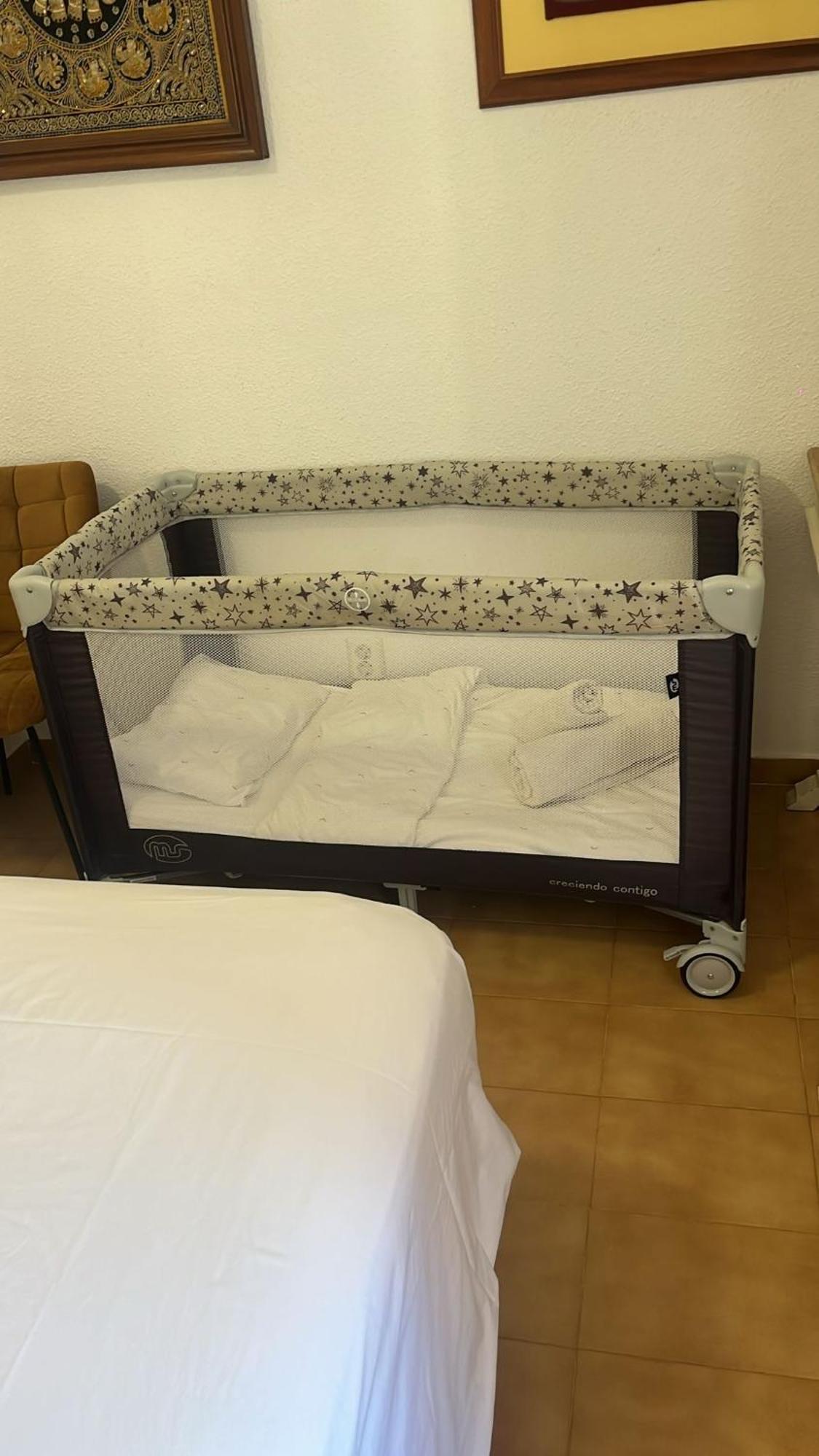 Chalet Adosado En Urbanizacion Con Precioso Jardin دينايا المظهر الخارجي الصورة
